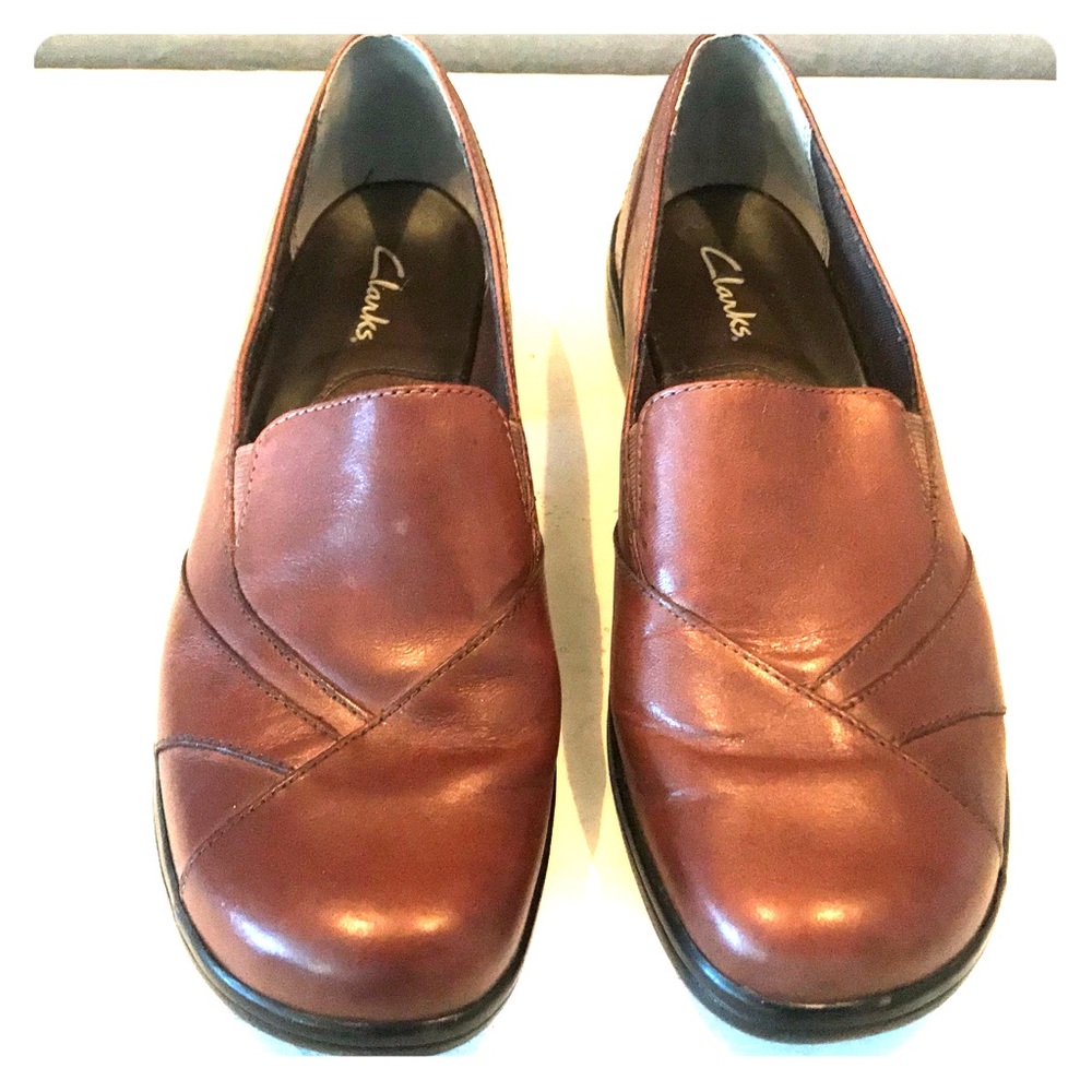 Clarks brown leather loafers Sz 8.5 Women’s.